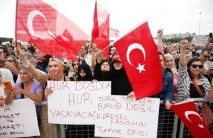 İzmir’de aşı karşıtlarına ‘Kordon’ yasağı