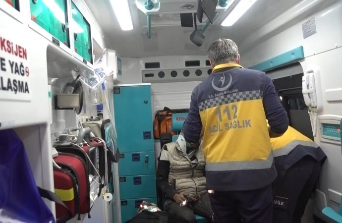 Kırıkkale’de iki otomobil kafa kafaya çarpıştı: 3’ü ağır 4 yaralı
