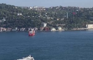 İstanbul Boğazı’nda sürüklenen kargo gemisi kıyıya metreler kala durdu