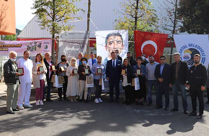 Kartal Belediyesi’nden 4 Ekim Dünya Hayvanları Koruma Günü’nde hayvan dostlarına teşekkür plaketi