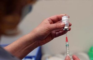 Koronavirüs aşısı yaptırmayan hemşire yaşamını yitirdi