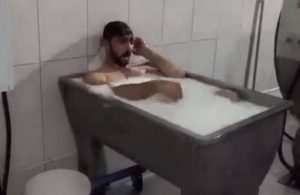 Süt banyosundan beraat eden işçi dava açıyor