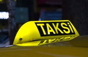 Turistleri gören taksici Türk yolcuyu almadı, ‘değişim saati’ dedi