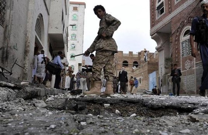 Yemen’de Husiler füze ile saldırdı