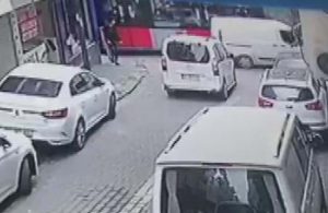 Zeytinburnu’nda tramvayla panelvan araç çarpıştı
