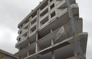 Avcılar’da 7 katlı binadan düşen kadın hayatını kaybetti