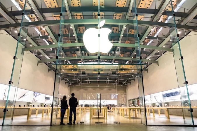AppleToo hareketinin yüzü Cuma günü şirketten ayrıldığını duyurdu