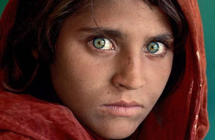 “Afgan Kızı” Şarbat Gula, Taliban’dan Kaçıp İtalya’ya Sığındı