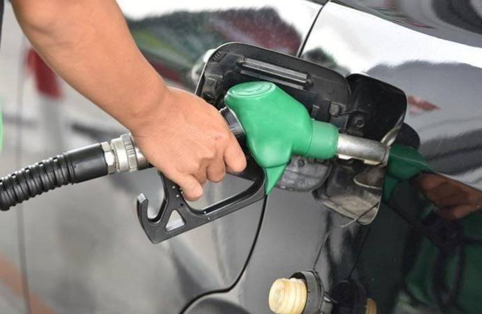 Benzinin litre fiyatında değişiklik