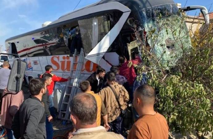 AKP’li Meclis Üyesi otobüs kazasında hayatını kaybetti