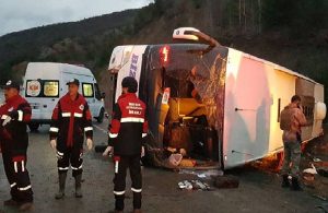 Erzincan’da yolcu otobüsü devrildi! 22 yaralı