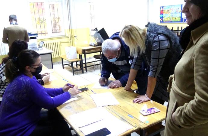 Çifte vatandaşlar Bulgaristan seçimi için sandık başında