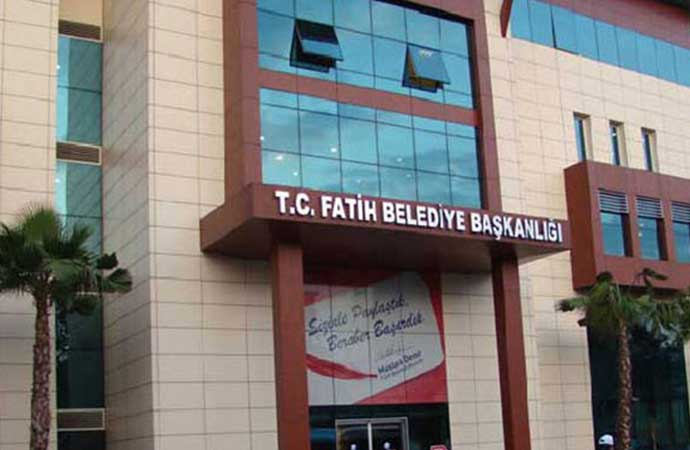AKP’li Fatih Belediyesi, öğrencileri yük gördü
