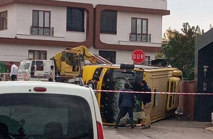 Öğrenci servisi, halk otobüsüne çarptı: 14 yaralı