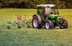 AKP’li vekil ekonomik krizin faturasını traktörü olan çiftçiye kesti
