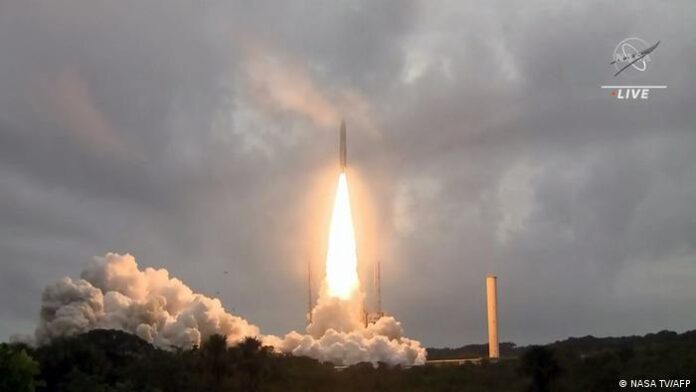 James Webb Uzay Teleskobu başarıyla uzaya fırlatıldı