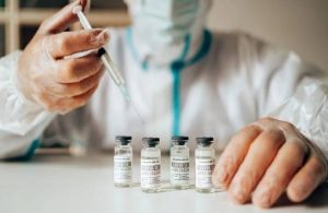 İngiltere’de ilk 500 Omicronlu incelendi, aşı etkinliği açıklandı