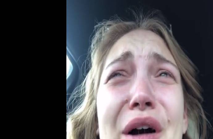 Sosyal medya onu konuşuyor! 15 dolarla aracının deposunu dolduramayınca ağladı