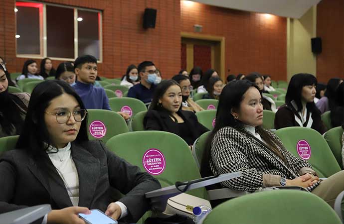 Kartal Belediyesi’nden Kazakistan’lı öğrencilere afet bilinçlendirme eğitimi