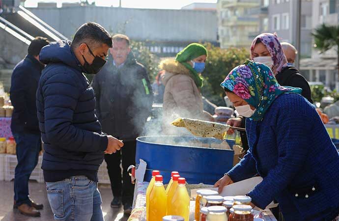 Sosyal medya fenomenleri Buca’nın Üretici Pazarı’nı keşfetti