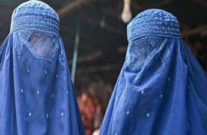 Afganistan’da kadınlar tek başına yolculuk yapamayacak