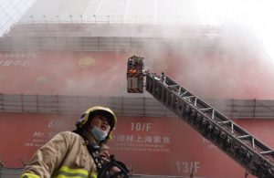 Hong Kong’da onlarca katlı binada yangın: 160 kişi mahsur kaldı