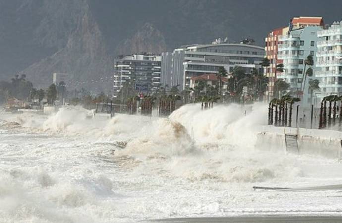 Antalya’yı fırtına vurdu, Meteoroloji’den yeni uyarı geldi