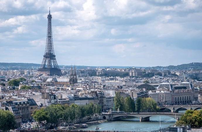 Paris’te iki kadını rehin aldı; serbest bırakmak için istediği şey şoke etti
