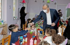 Başkan Türkyılmaz’dan Agah Bursalı kreşi öğrencilerine yeni yıl hediyesi