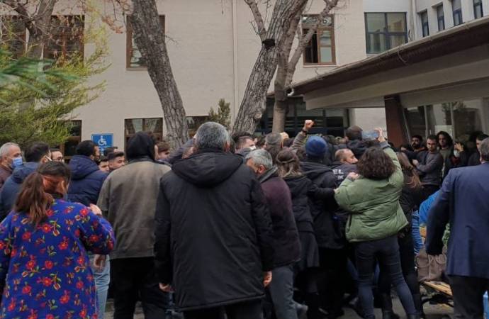 Ankara’da öğrencilerin yürüyüşüne saldırı!