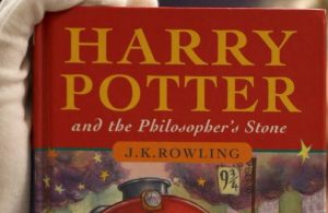 ‘Harry Potter’ serisinin ilk baskısı 6.5 milyon TL’ye satıldı