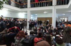 Cebeci öğrencileri polisle karşı karşıya kaldı: 13 gözaltı