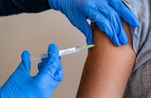 Aşı karşıtı kişi, sahte kolla sertifika almaya çalıştı