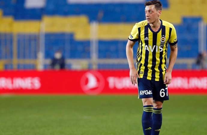 Fenerbahçe’de Mesut Özil çıkmazı
