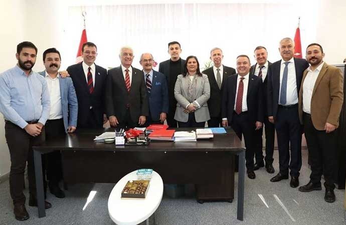 Büyükşehir belediye başkanlarından Gençosman Killik’e hayırlı olsun ziyareti