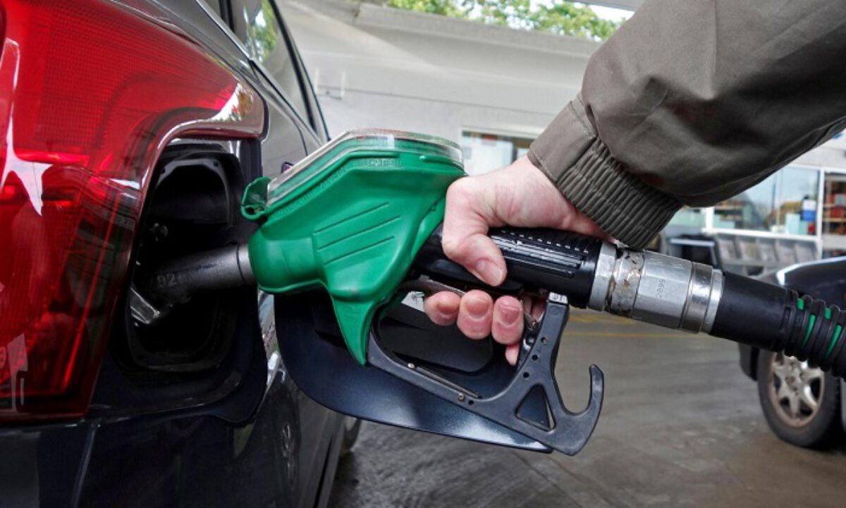 Petrol fiyatları düştü benzine indirim geliyor