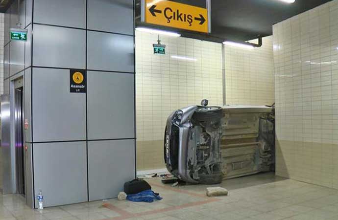 Metroya otomobil uçtu! bir ölü