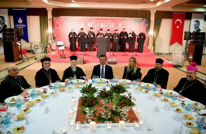 Türkiye’deki Hristiyan toplumu İBB’nin düzenlediği Noel yemeğinde buluştu