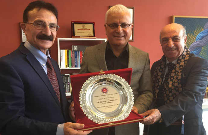 Türk Amerikan Dernekleri Birliği’nden Merdan Yanardağ’a ödül