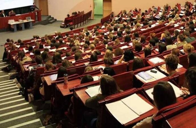 İstanbul’da üç üniversite uzaktan eğitim kararı aldı
