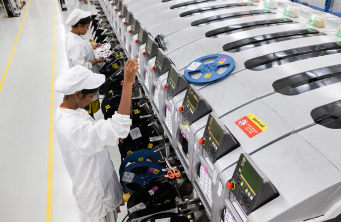 iPhone montaj tesisi çalışanları ötü çalışma koşulları nedeniyle greve gitti