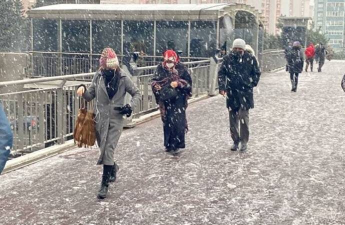 İstanbul’da kar yağışı etkisini göstermeye başladı