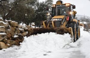 Tarsus Belediyesi karla mücadelede 7/24 sahada