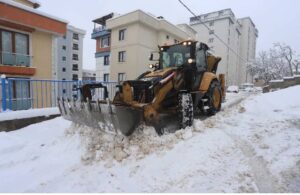 Kartal Belediyesi, karla mücadele çalışmalarına 7/24 devam ediyor