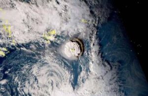 Hunga Tonga Yanardağı’nda bir patlama daha! 2 kişi boğularak öldü