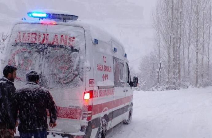 Kar ulaşımı durdurunca hastalar yolda kaldı