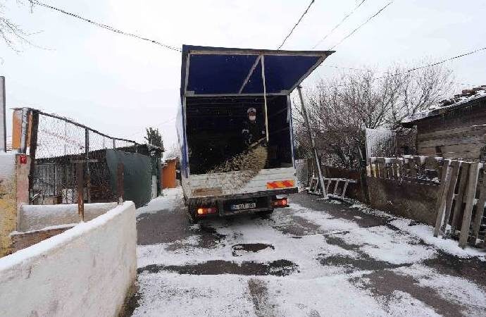 Kartal Belediyesi’nin karla mücadele ekipleri 7/24 iş başında