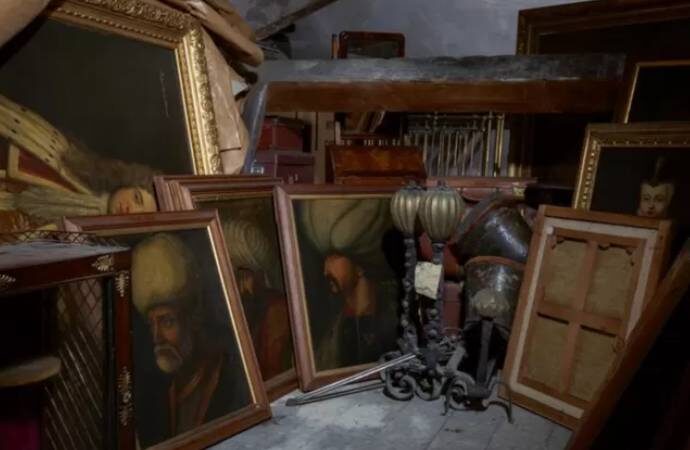 Sotheby’s’in satışa çıkardığı padişah portreleri İskoçya’da bir evin çatı katında bulundu