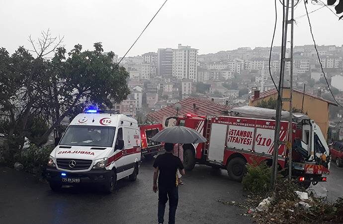 Kamyonet gecekondunun üzerine devrildi! 2 yaralı