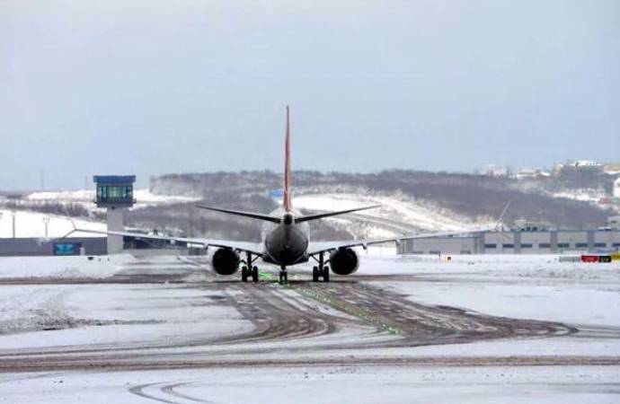 İstanbul Havalimanı’nda pistlerden biri uçuşa açıldı